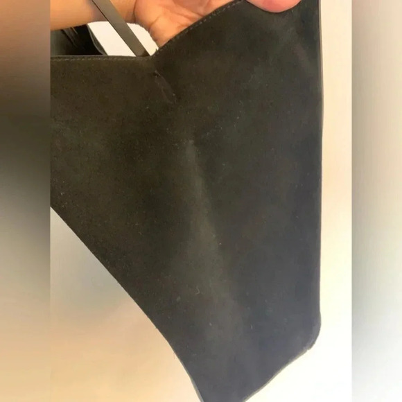 H&M Gorgeous faux leather and suede  bucket style purse. In black. - Picture 13 of 16
